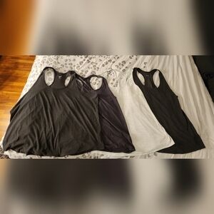 Lot of 4 Old Navy Active Tanks size 4x (28/30)